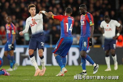  狼队主场沦陷，黄喜灿失点后染红成转折点  